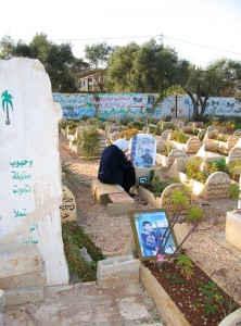 Palestina,cimitero del campo profughi di Jenin  (2005)  (foto Giorgio Pagano)