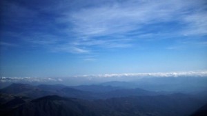 Alta via dei monti liguri, veduta della Val di Vara e del golfo della Spezia dalla vetta del Monte Gottero (2009) (foto Giorgio Pagano)